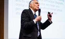 Dan Shechtman è un educatore nato e un promotore della cultura scientifica.