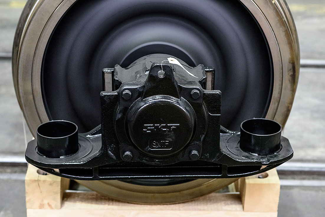 Колёсная пара с буксой SKF.