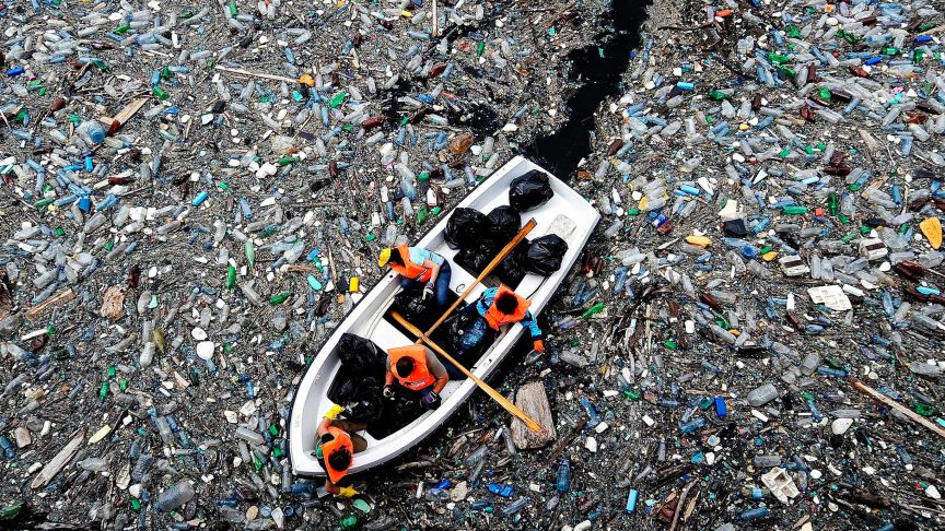 Kunststoff­abfälle in den Gewässern der Welt sind eine mögliche Quelle für Ölre­cycling.