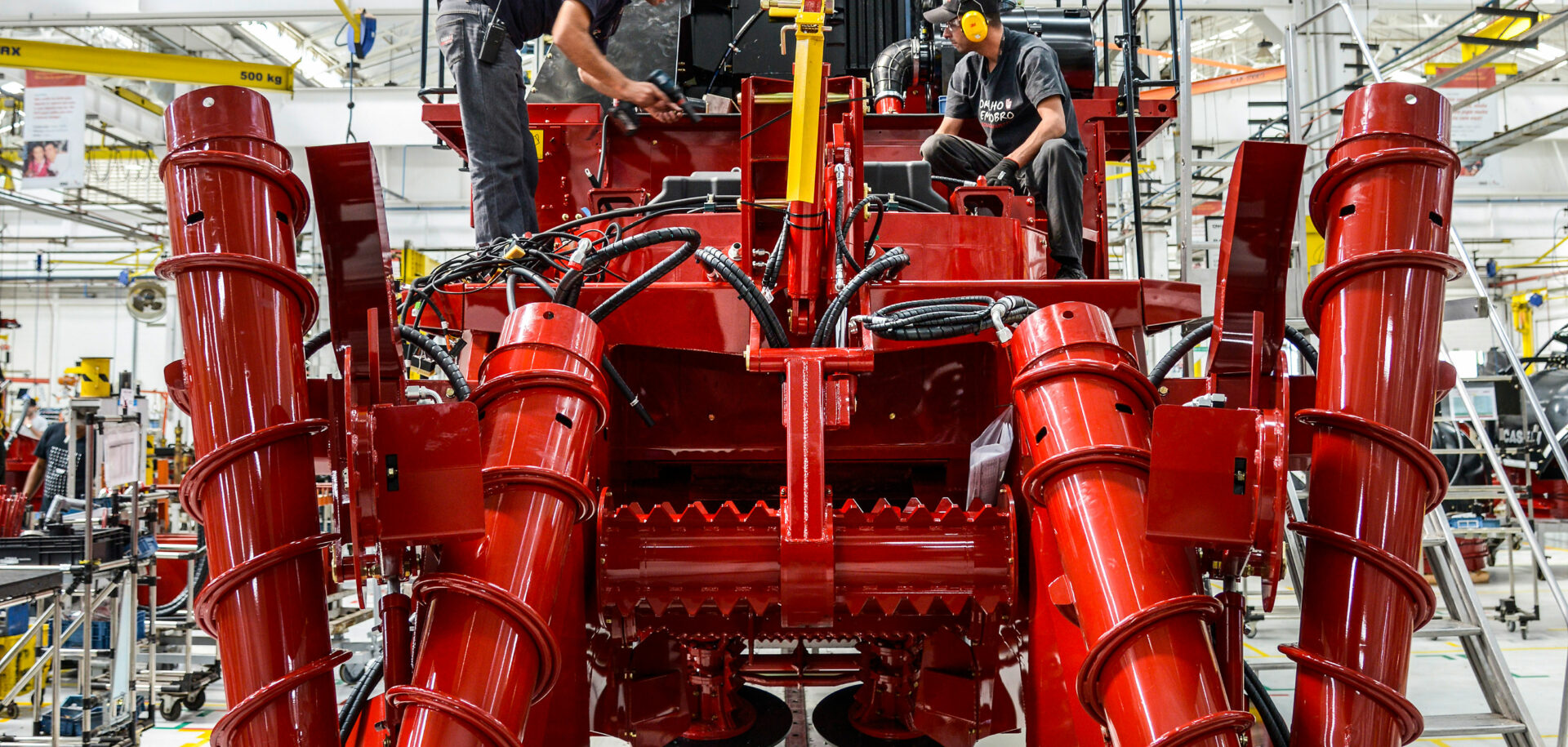 Уборочный комбайн для сахарного тростника на заводе CNH в Пирасикабе, Бразилия.