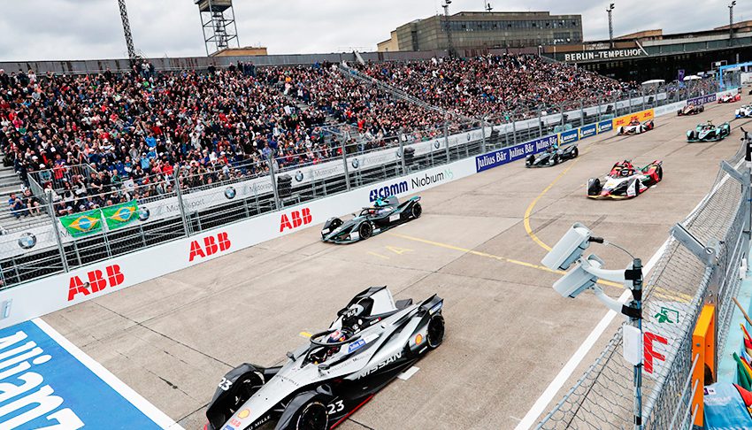 Sébastien Buemi, Nissan IMO1, lag am 25. Mai 2019 zu Beginn des Rennens auf der Strecke am stillgelegten Flughafen Tempelhof in Berlin in Führung.